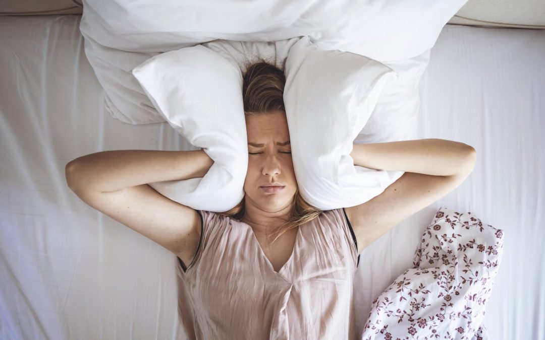 ¿qué puedo hacer si oigo las voces de mis vecinos? Solución definitiva